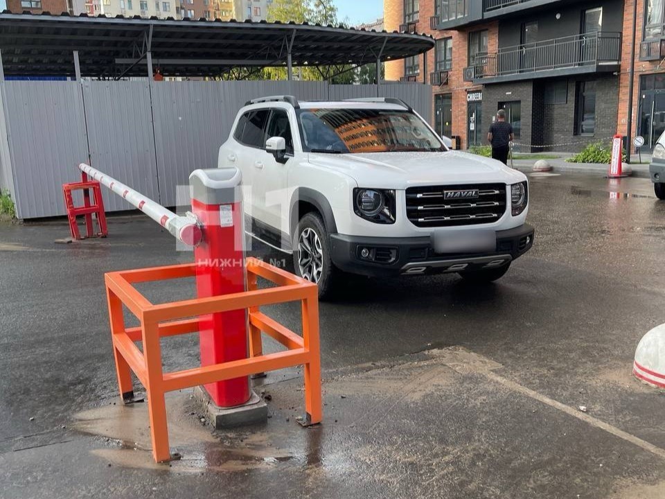 Жители двух нижегородских ЖК устроили конфликт из-за шлагбаума - фото 1