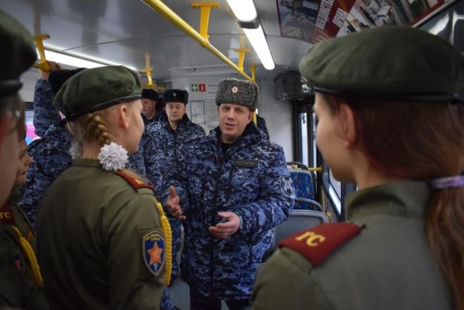 Трамвайный вагон в честь 70-летия вневедомственной охраны вышел на маршрут в Нижнем Новгороде - фото 4